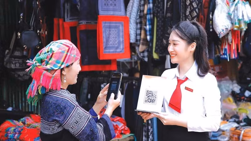 Qua Chương trình "Bình dân học vụ số", Agribank phủ sóng tài chính số khắp làng quê