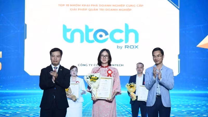 Đại diện TNTech tại lễ trao giải.