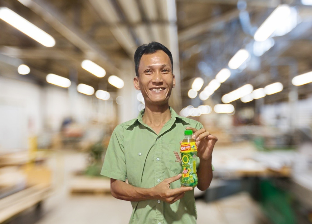 Anh Nguyễn Xuân Trung may mắn trúng giải Nhất trị giá 100 triệu đồng từ chương trình khuyến mãi “Không độ - hè không stress”. tan-hiep-phat-3.jpg