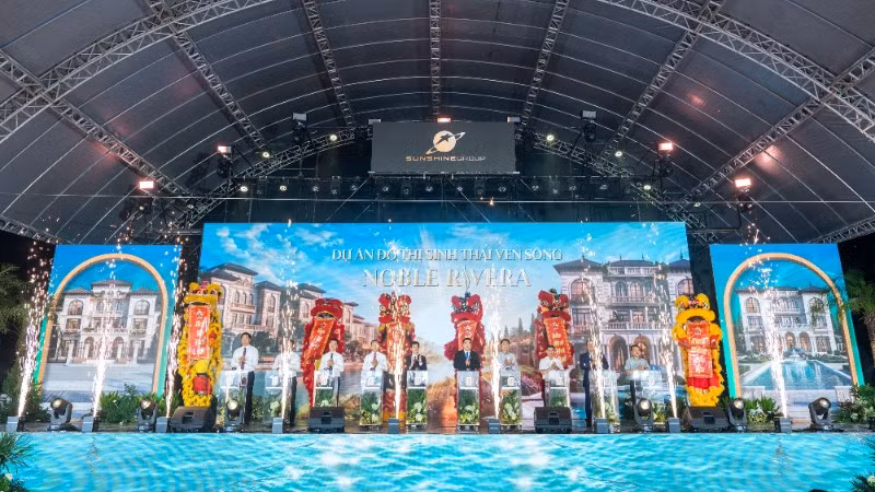 Lãnh đạo Hà Nội và lãnh đạo Sunshine Group thực hiện nghi thức khởi công dự án Noble Rivera 