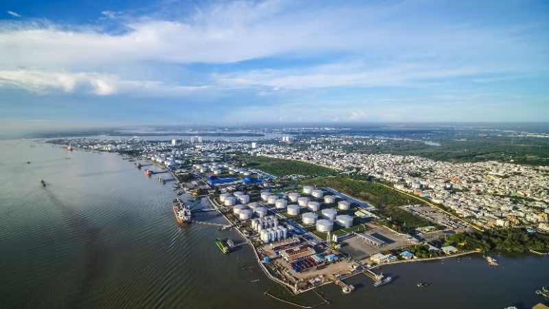 Toàn cảnh Tổng kho xăng dầu Nhà Bè của Petrolimex.