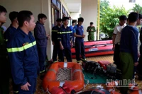 Cán bộ, chiến sĩ Công an tỉnh Quảng Ngãi xuất quân đến các tỉnh Đắk Lắk và Khánh Hòa hỗ trợ nhân dân vùng lũ.