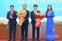 Lãnh đạo tỉnh Quảng Ngãi tặng hoa chúc mừng đồng chí Nguyễn Công Hoàng và Đỗ Tâm Hiển được Hội đồng nhân dân tỉnh Quảng Ngãi bầu giữ chức Phó Chủ tịch Ủy ban nhân dân tỉnh Quảng Ngãi nhiệm kỳ 2021-2026. 