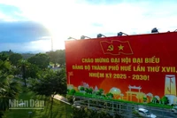 Không khí chào mừng Đại hội Đảng bộ thành phố Huế lan tỏa khắp phố phường.