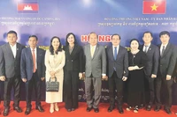 Lãnh đạo Bộ Công thương Việt Nam, Bộ Thương mại Vương quốc Campuchia, Ủy ban nhân dân tỉnh Tây Ninh tại Hội nghị “Kết nối doanh nghiệp sản xuất, phân phối và logistics Việt Nam-Campuchia”.