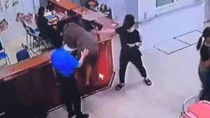 [Video] Bộ Y tế vào cuộc vụ người nhà hành hung nhân viên y tế tại Nghệ An