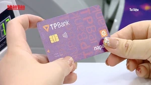 [Video] Từ 1/7, ngừng giao dịch với thẻ ATM công nghệ từ