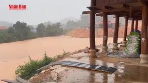 [Video] Mưa lớn cục bộ, nguy cơ lũ quét, sạt lở đất ở 3 tỉnh vùng núi Bắc Bộ