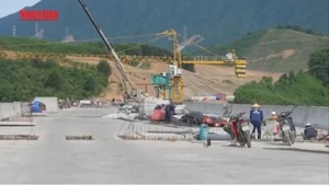 [Video] Khởi công thêm ba dự án đường cao tốc dài hơn 300km vào dịp 19/8 tới