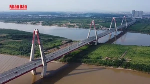 [Video] Hà Nội điều chỉnh tổ chức giao thông trên cầu Nhật Tân và đường dẫn lên cầu