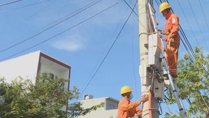 [Video] Nắng nóng đỉnh điểm mùa Hè, dẫn đến sản lượng điện tiêu thụ tiếp tục tăng cao