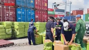 [Video] Hải quan phát hiện gần 8.600 vụ vi phạm trong 6 tháng đầu năm