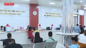 [Video] TP Hồ Chí Minh vận hành bộ máy hành chính trơn tru trong ngày đầu tháng 7