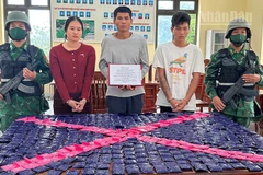 Tổ công tác của Phòng Nghiệp vụ, Ban Chỉ huy Bộ đội Biên phòng tỉnh Sơn La chủ trì phối hợp bắt giữ 3 đối tượng về hành vi vận chuyển trái phép 100.000 viên ma túy tổng hợp.