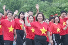 Tại Quảng trường Tây Bắc, phường Tô Hiệu, tỉnh Sơn La, chương trình đã thu hút hơn 4.000 người thuộc các lực lượng, lứa tuổi tham gia đi bộ.