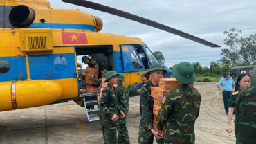 Những chuyến bay cứu trợ đầu tiên chuẩn bị cất cánh.