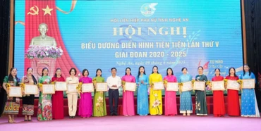 Các tập thể, cá nhân điển hình được tôn vinh.