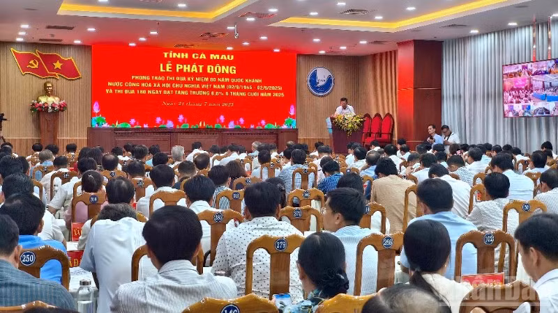 Quang cảnh Lễ phát động phong trào thi đua tại Cà mau vào chiều 21/7.