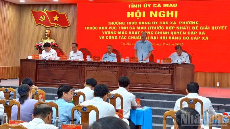 Quang cảnh hội nghị của Tỉnh ủy Cà Mau tháo gỡ vướng mắc cho hoạt động chính quyền cấp xã.