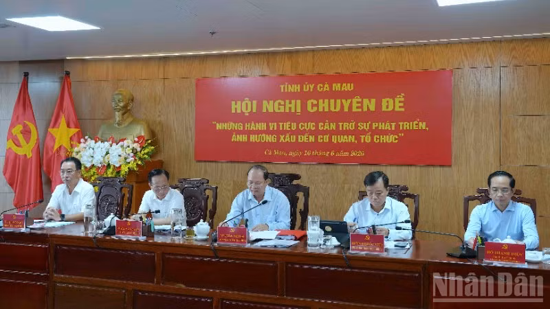 Các đồng chí Thường trực Tỉnh ủy Cà Mau chủ trì hội nghị chuyên đề về công tác phòng, chống tiêu cực.