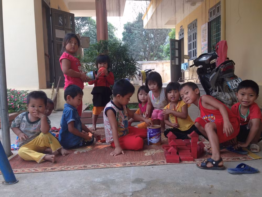 Ở nhiều trường học vùng núi phía bắc còn thiếu nhân viên y tế trong trường học. (Ảnh DIÊN KHÁNH)