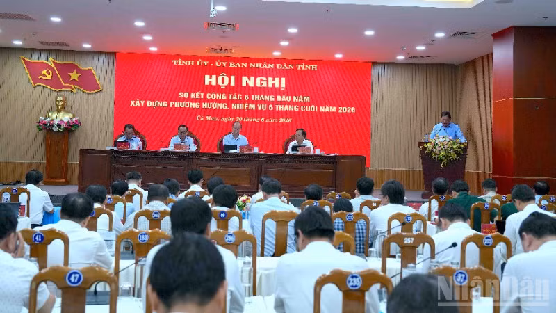 Quang cảnh hội nghị chiều 30/6 tại Cà Mau.