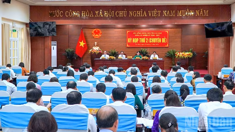 Quang cảnh kỳ họp Hội đồng nhân dân tỉnh sáng 14/5.