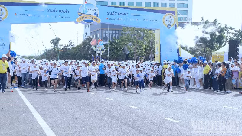 Không khí sôi nổi trên đường chạy S-Race tại Cà Mau truyền đi thông điệp “Vì một Việt Nam khỏe mạnh-Vì tầm vóc Việt”.