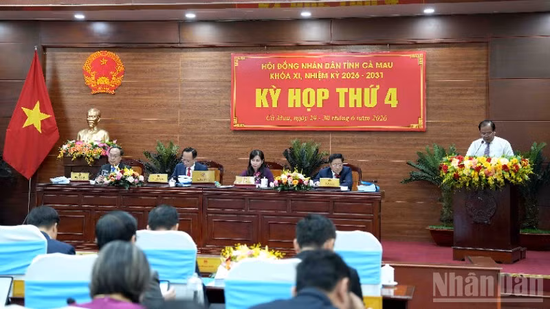 Quang cảnh phiên khai mạc kỳ họp giữa năm của Hội đồng nhân dân tỉnh Cà Mau.