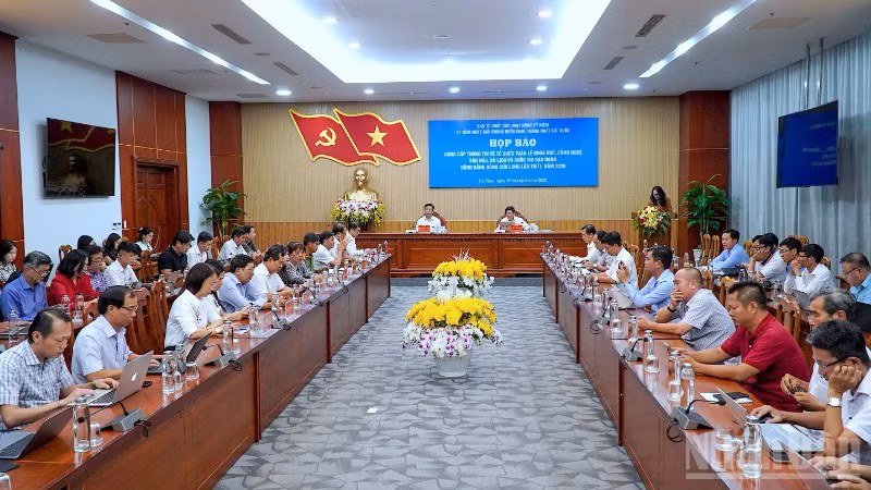 Quang cảnh buổi họp báo tại Cà Mau vào chiều 20/4.