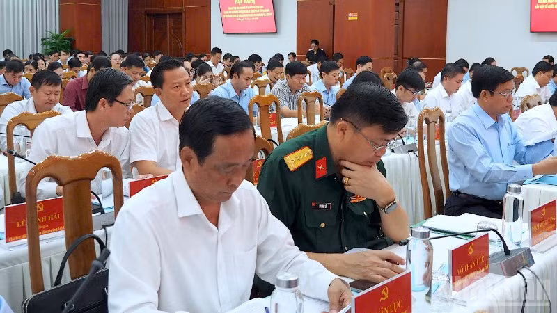 Đại biểu tham dự hội nghị tổng kết 8 năm thực hiện Nghị quyết số 18-NQ/TW của Ban Chấp hành Trung ương.