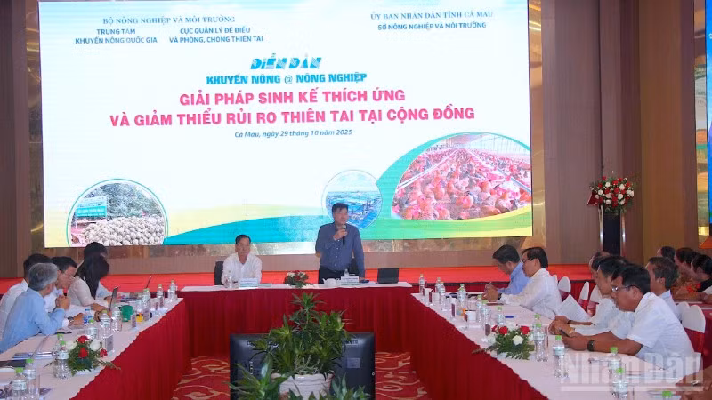 Quang cảnh Diễn đàn khuyến nông @ nông nghiệp, với chủ đề “Giải pháp sinh kế thích ứng và giảm thiểu rủi ro thiên tai tại cộng đồng”.