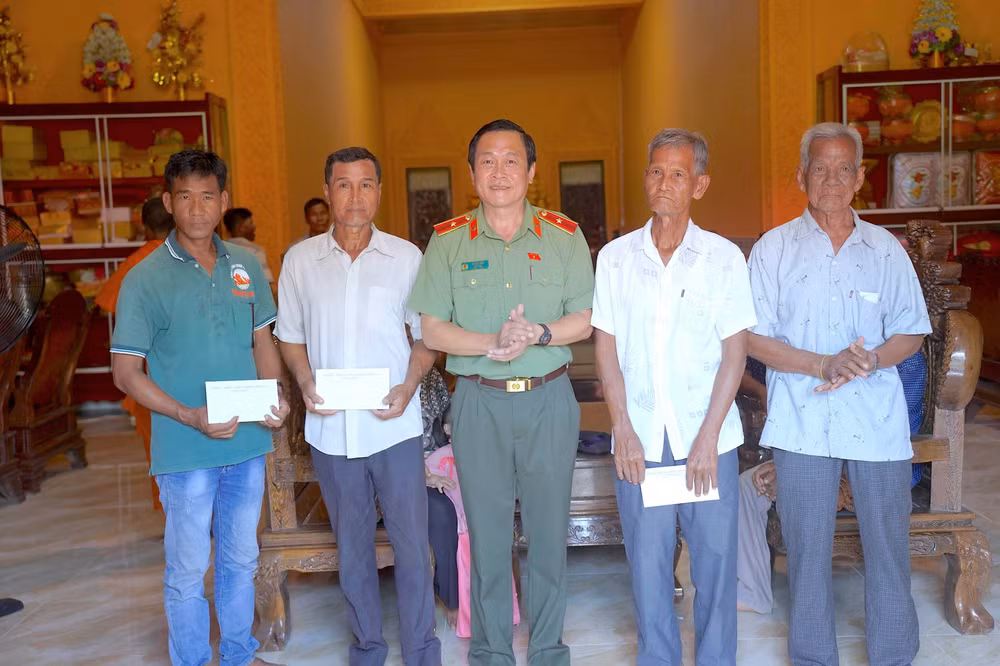 khmer-1677.jpg