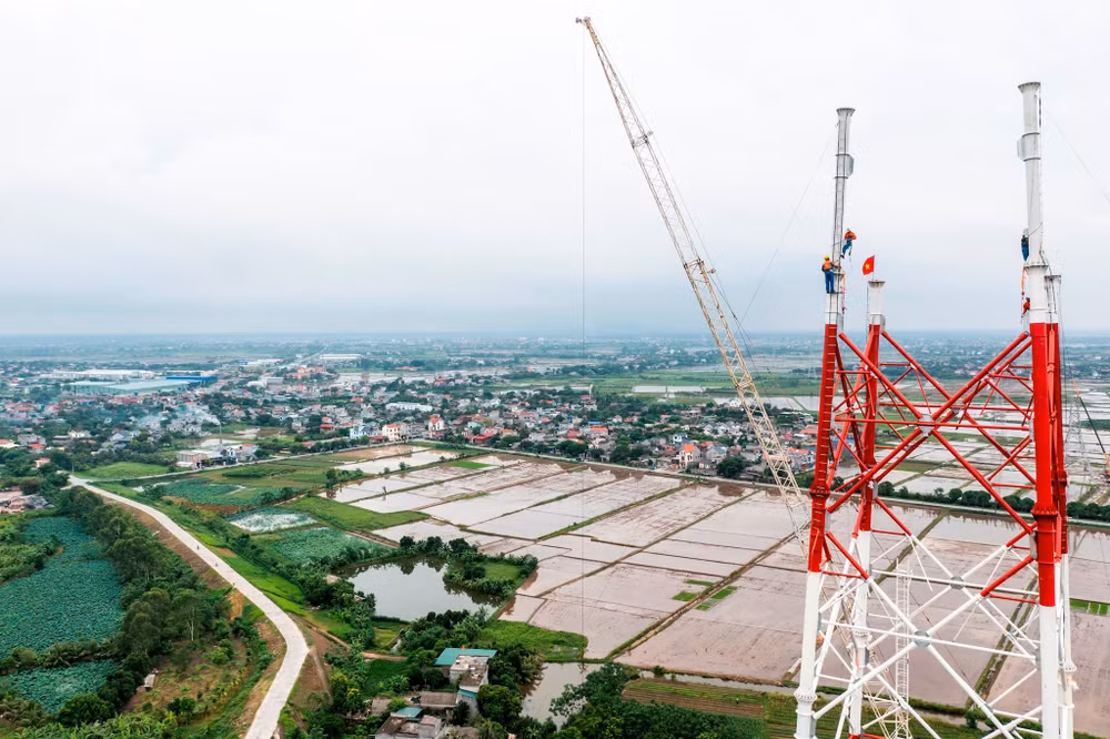 Ngành điện cần có một cơ chế đủ minh bạch để nhà đầu tư tư nhân yên tâm bỏ vốn, cùng chung tay, góp sức phát triển hệ thống điện, góp phần hiện thực hóa các chủ trương lớn của Đảng và Nhà nước trong lĩnh vực năng lượng. Ảnh: Đạt Thành