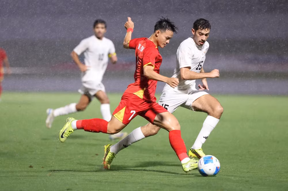 Tiền đạo Nguyễn Thanh Nhàn thiếu một chút may mắn để mang về bàn thắng cho U23 Việt Nam tại ASIAD 20.
