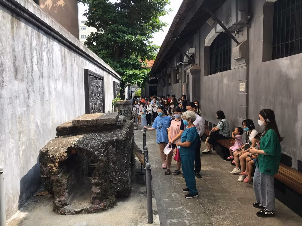 Di sản lịch sử, văn hóa tại Nhà tù Hỏa Lò (Hà Nội) được khai thác hiệu quả vào hoạt động tham quan, du lịch.