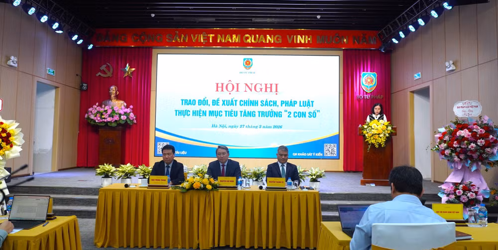 Hội nghị trao đổi, đề xuất chính sách, pháp luật thực hiện mục tiêu tăng trưởng “2 con số” do Bộ Tư pháp tổ chức chiều 27/3, tại Hà Nội.