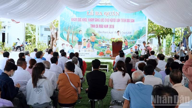 Quang cảnh lễ ra quân khám sức khỏe, khám sàng lọc cho người dân tỉnh Cà Mau năm 2026 tại điểm chính Trạm Y tế phường Tân Thành.