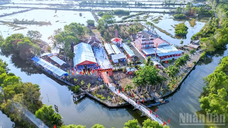 Một góc Di tích lịch sử quốc gia Trận Giồng Bốm (thuộc xã Phong Thạnh, tỉnh Cà Mau) ngày nay nhìn từ trên cao. 