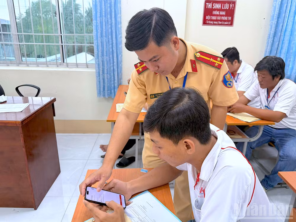 ndo_br_guong-giao-thong-2-5011.jpg