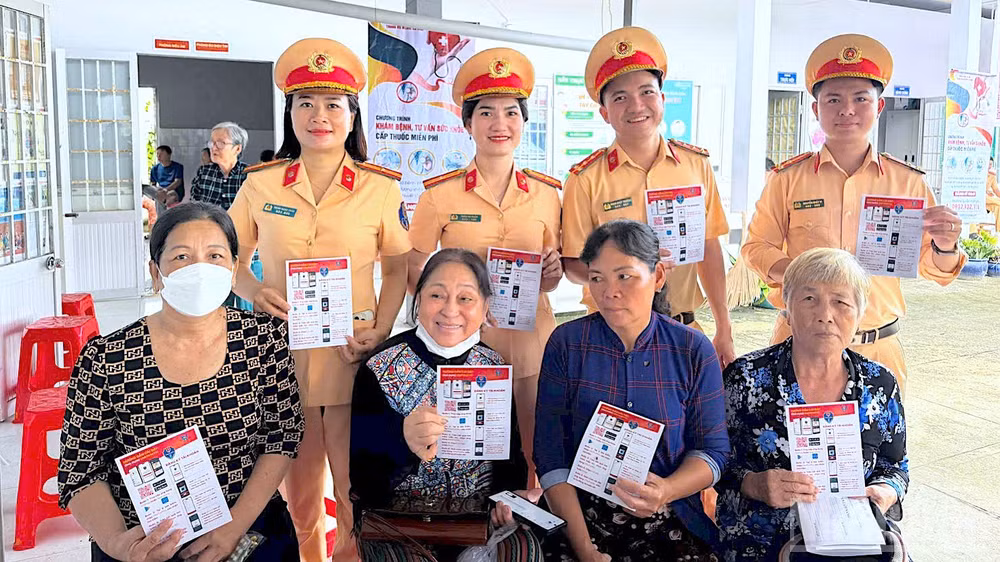 ndo_br_guong-giao-thong-5-7251.jpg