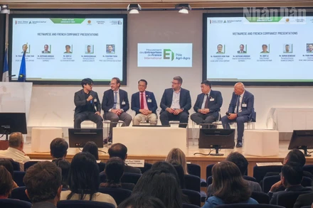 Diễn đàn Kinh tế Nông nghiệp Việt Nam-Pháp diễn ra trong khuôn khổ của chương trình “Khảo sát & Kết nối Kinh doanh tại thị trường Pháp” từ ngày 8-14/10/2025, do Bộ Công thương, MEDEF International và Tập đoàn Central Retail phối hợp tổ chức nhằm giới thiệu, quảng bá hàng Việt Nam tới các nhà nhập khẩu và bán lẻ ở Pháp.