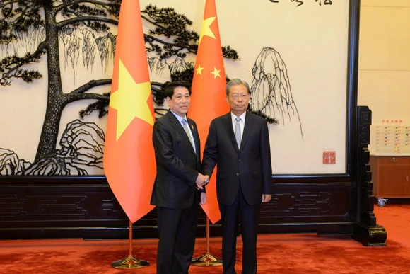 Chủ tịch nước Lương Cường hội kiến với Ủy viên trưởng Nhân đại toàn quốc Trung Quốc Triệu Lạc Tế.