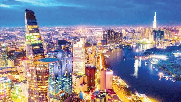 Một góc Thành phố Hồ Chí Minh hôm nay. (Ảnh HOÀNG TRIỀU)