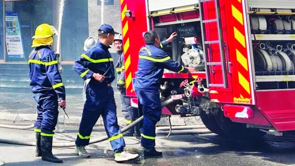 Lực lượng Cảnh sát phòng cháy, chữa cháy và cứu nạn, cứu hộ diễn tập phương án phòng, chống cháy nổ mùa hanh khô.