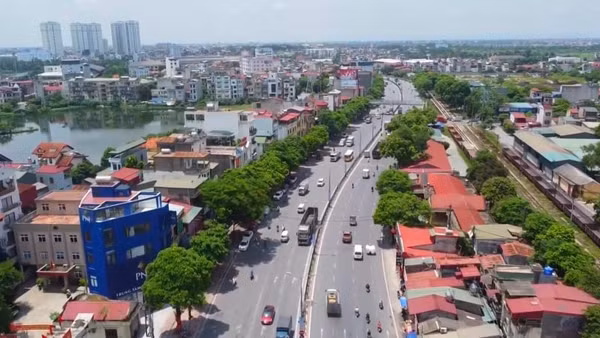Một đoạn quốc lộ 1A, đoạn qua phường Thanh Trì, Hà Nội.