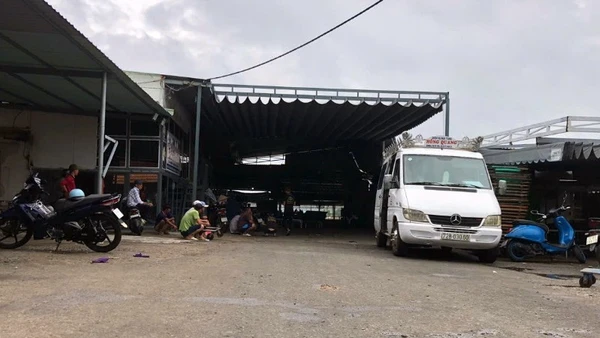 Hiện trường nơi xảy ra vụ nổ bình khí nén làm một người tử vong ở xã Long Hải, Thành phố Hồ Chí Minh.