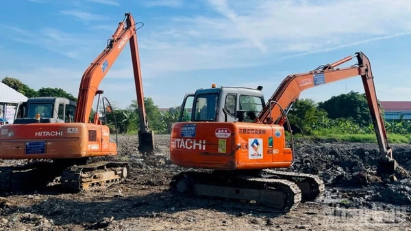 Nhiều thiết bị đang chờ người vận hành, sau Tết Bính Ngọ. 