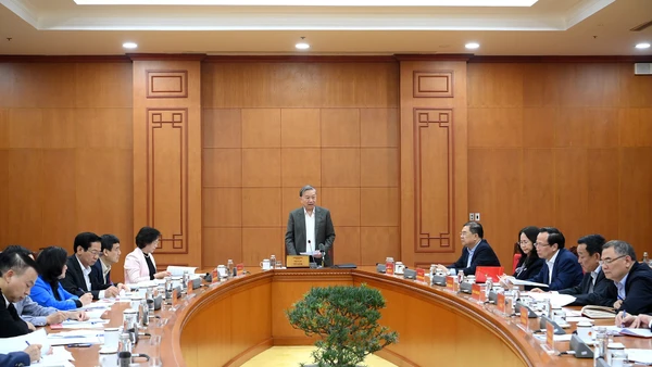 Tổng Bí thư Tô Lâm chủ trì buổi làm việc với các bộ, ban, ngành về tình hình thực hiện chủ trương, chính sách, chế độ đối với người có công với cách mạng; công tác tìm kiếm, quy tập và xác định danh tính hài cốt liệt sĩ, ngày 16/12/2025. (Ảnh: ĐĂNG KHOA)