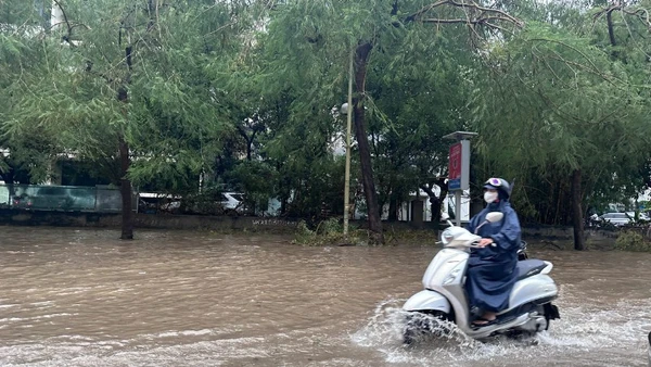 Ngập lụt tại một số khu vực ở Hà Nội sau trận mưa tháng 9/2025. (Ảnh: BÍCH LIÊN)